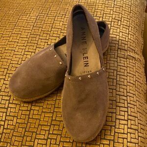 Slip-on suede tan espadrille shoes